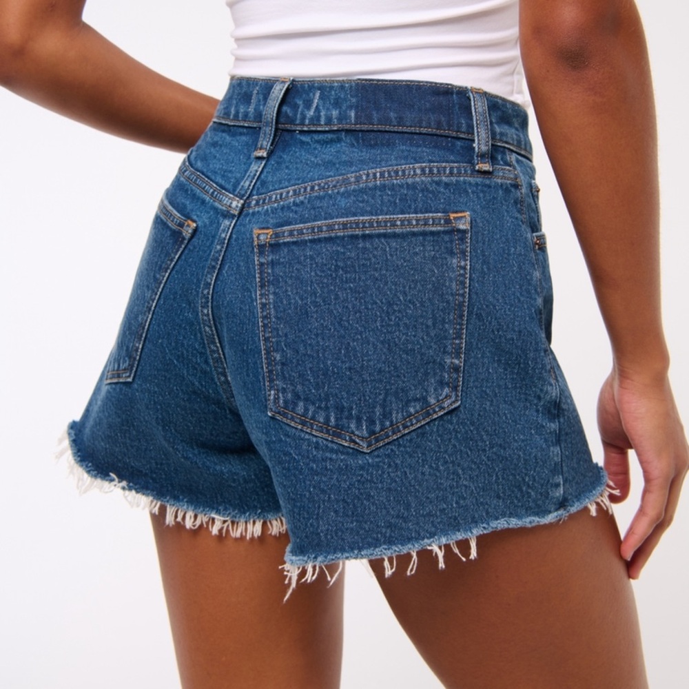 Abercrombie Curve Love High Rise 90’s Short Size 27